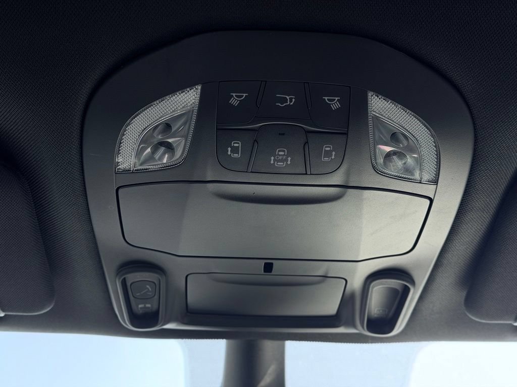 Used 2025 Chrysler Pacifica Limited FWD image 54