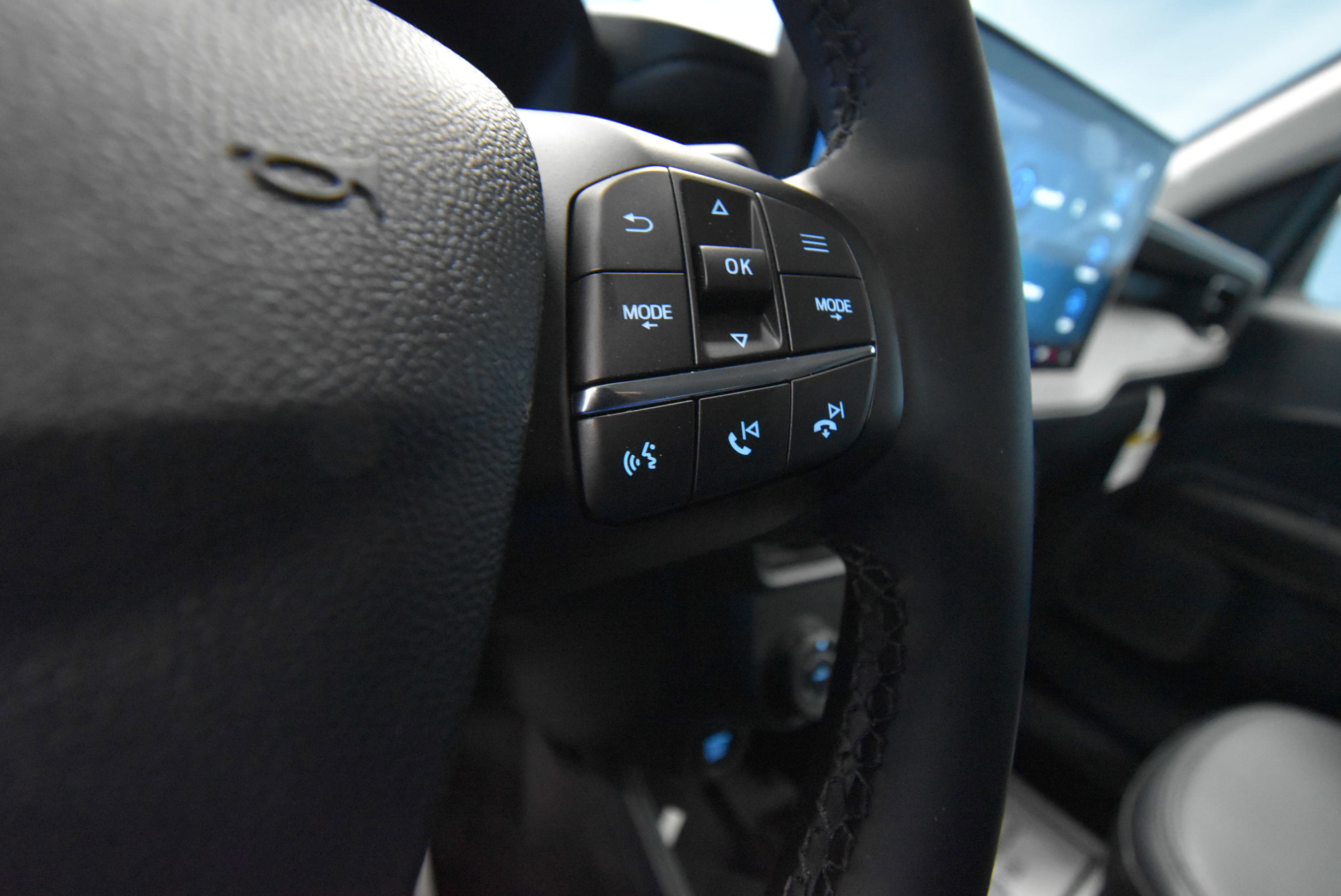 New 2026 Ford Maverick Lariat w/ Black Appearance Package AWD/4WD image 10
