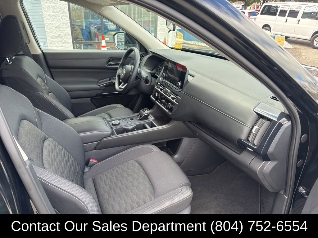 Used 2025 Nissan Pathfinder S image 15