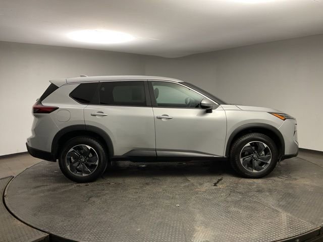 Used 2024 Nissan Rogue SV image 9