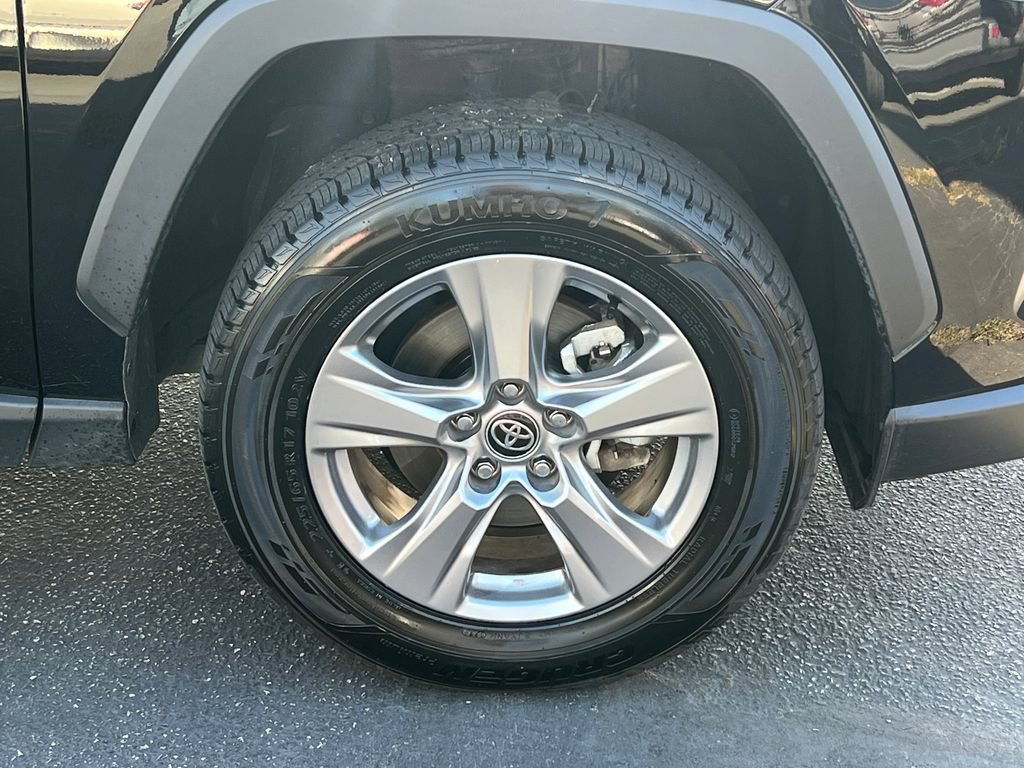 Used 2025 Toyota RAV4 XLE FWD image 15