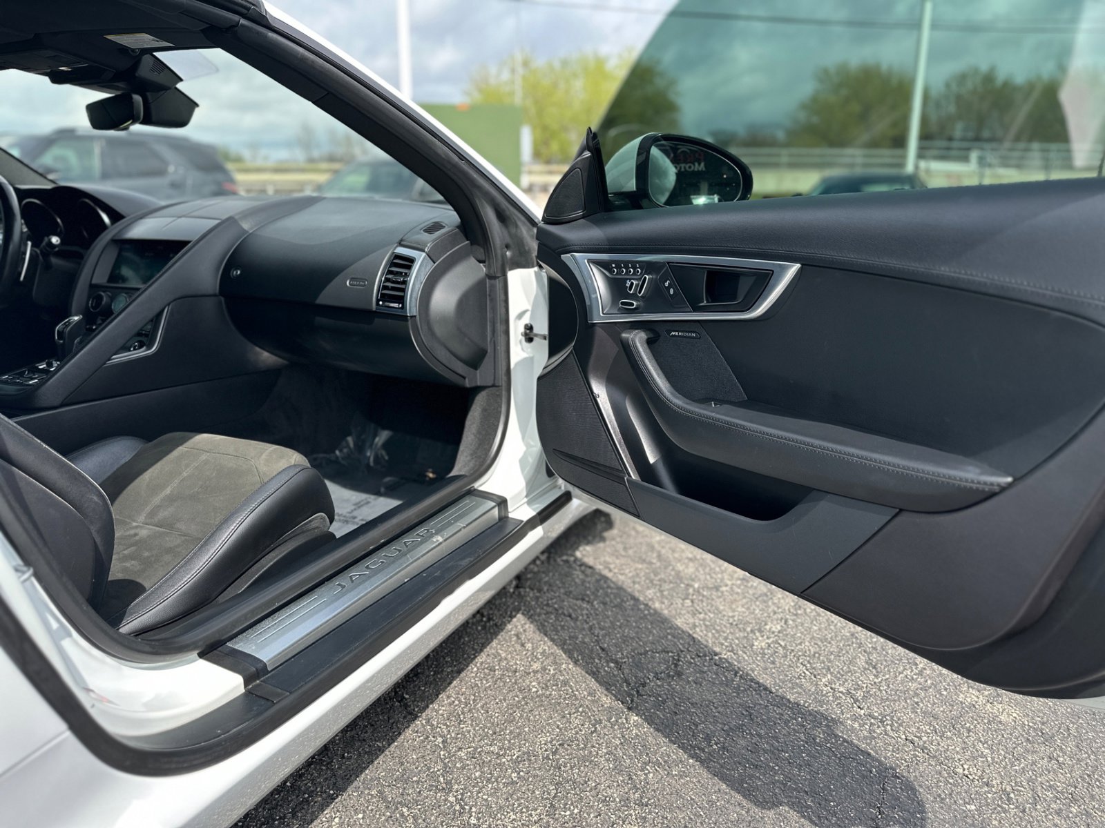 Used 2019 Jaguar F-TYPE Convertible RWD image 32