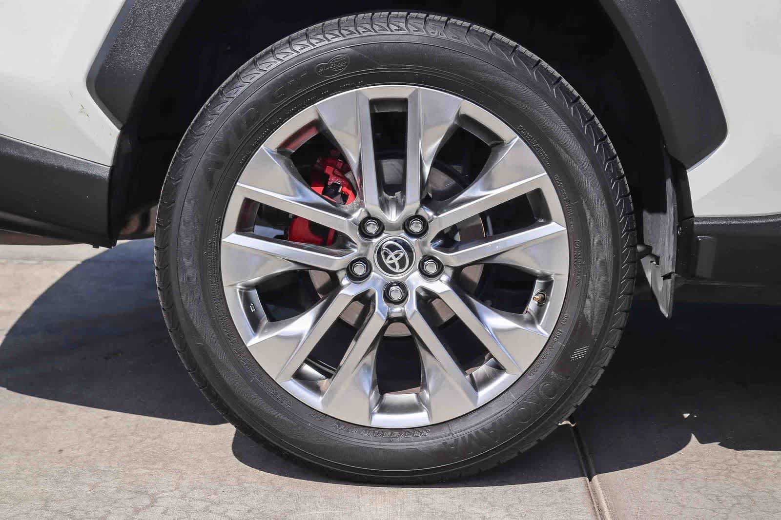 Used 2020 Toyota RAV4 Limited FWD image 8