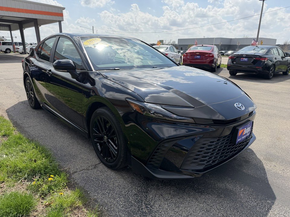 Used 2025 Toyota Camry SE w/ Multimedia Upgrade Package AWD/4WD image 7