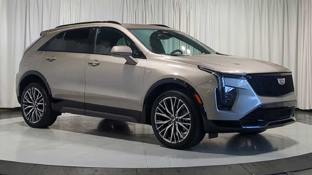 Used 2024 Cadillac XT4 Sport AWD/4WD image 2