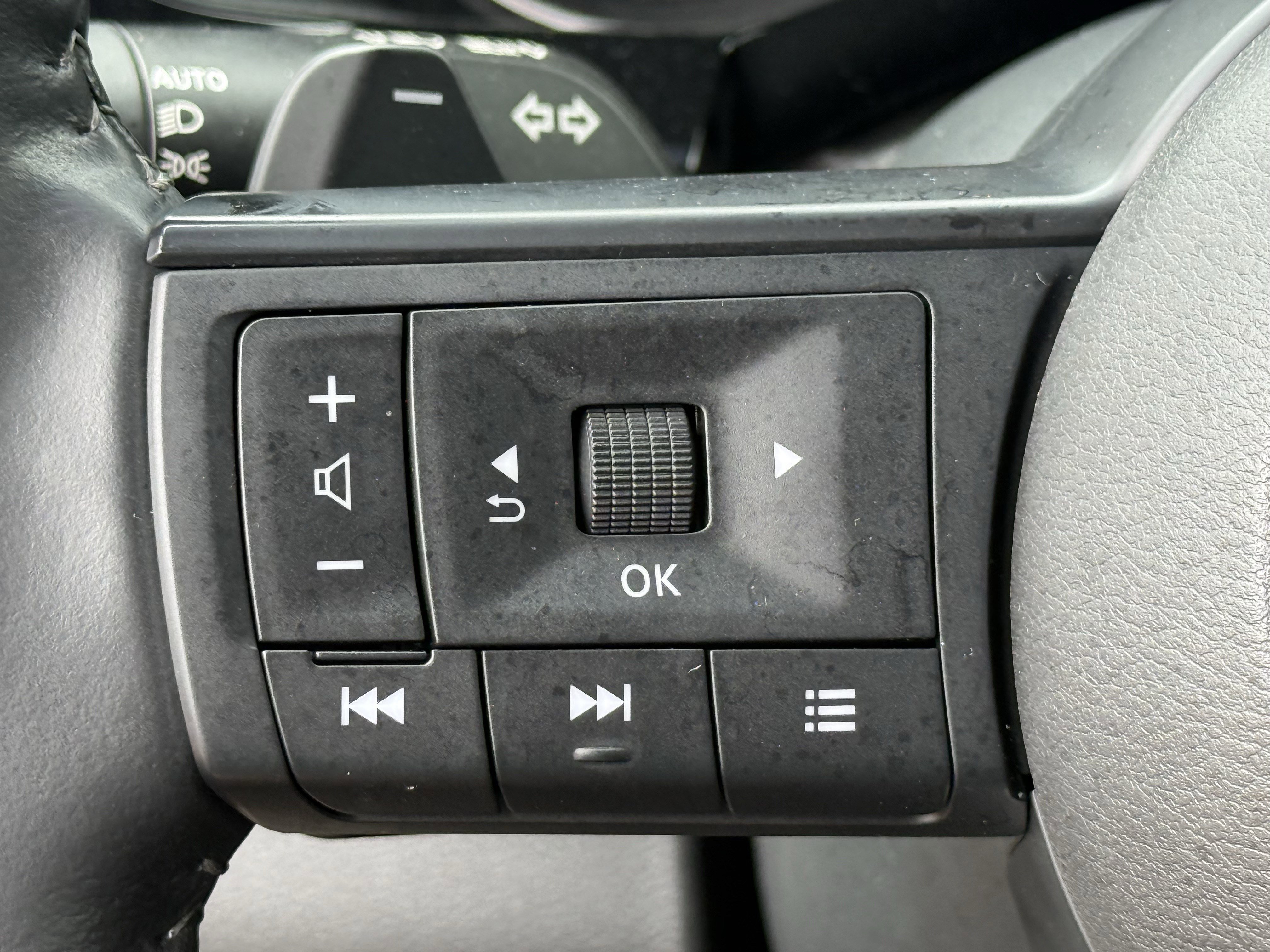 Used 2024 Nissan Pathfinder SV w/ Black Appearance Package FWD image 16