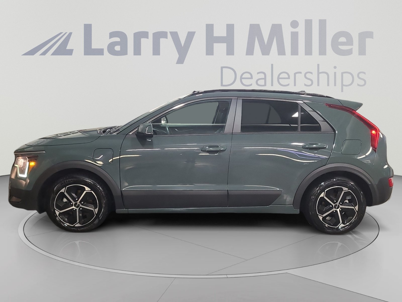 Used 2023 Kia Niro EX w/ EX Cold Weather Package FWD image 2