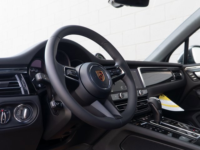 New 2026 Porsche Macan image 4
