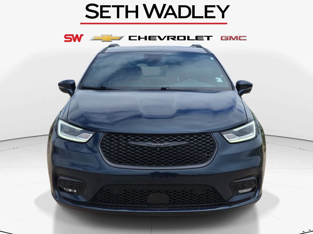 Used 2022 Chrysler Pacifica Limited w/ S Appearance Package FWD image 2