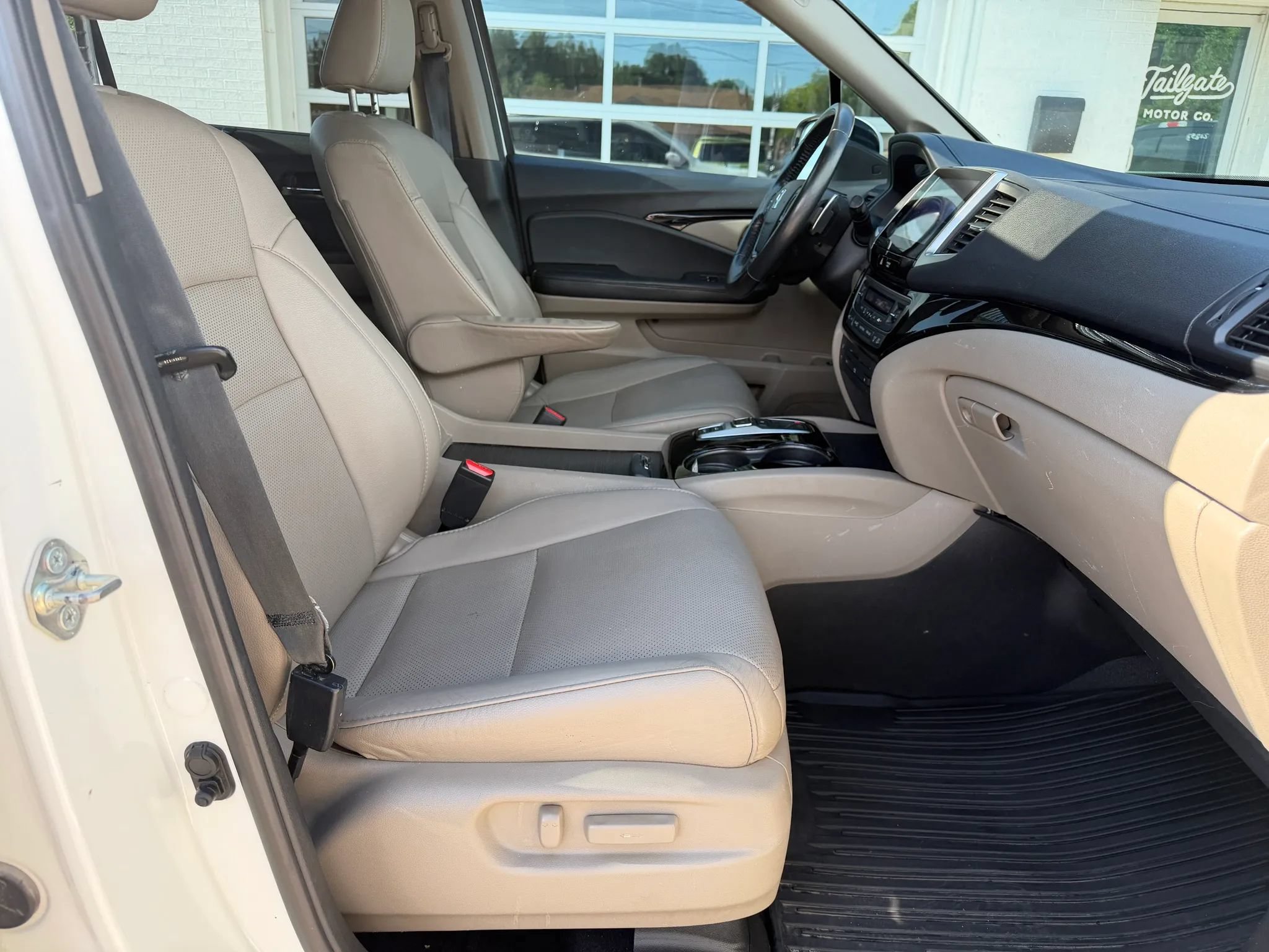 Used 2017 Honda Pilot Elite image 13