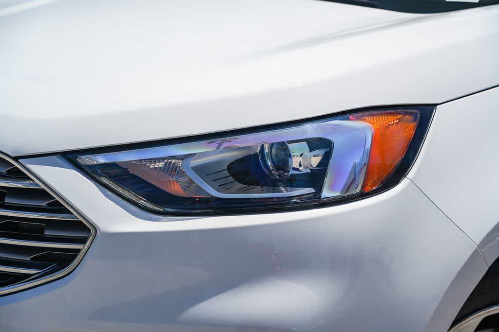 Used 2020 Ford Edge SE FWD image 2