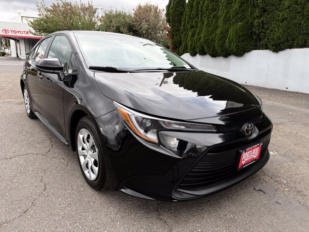 Used 2025 Toyota Corolla LE FWD image 2