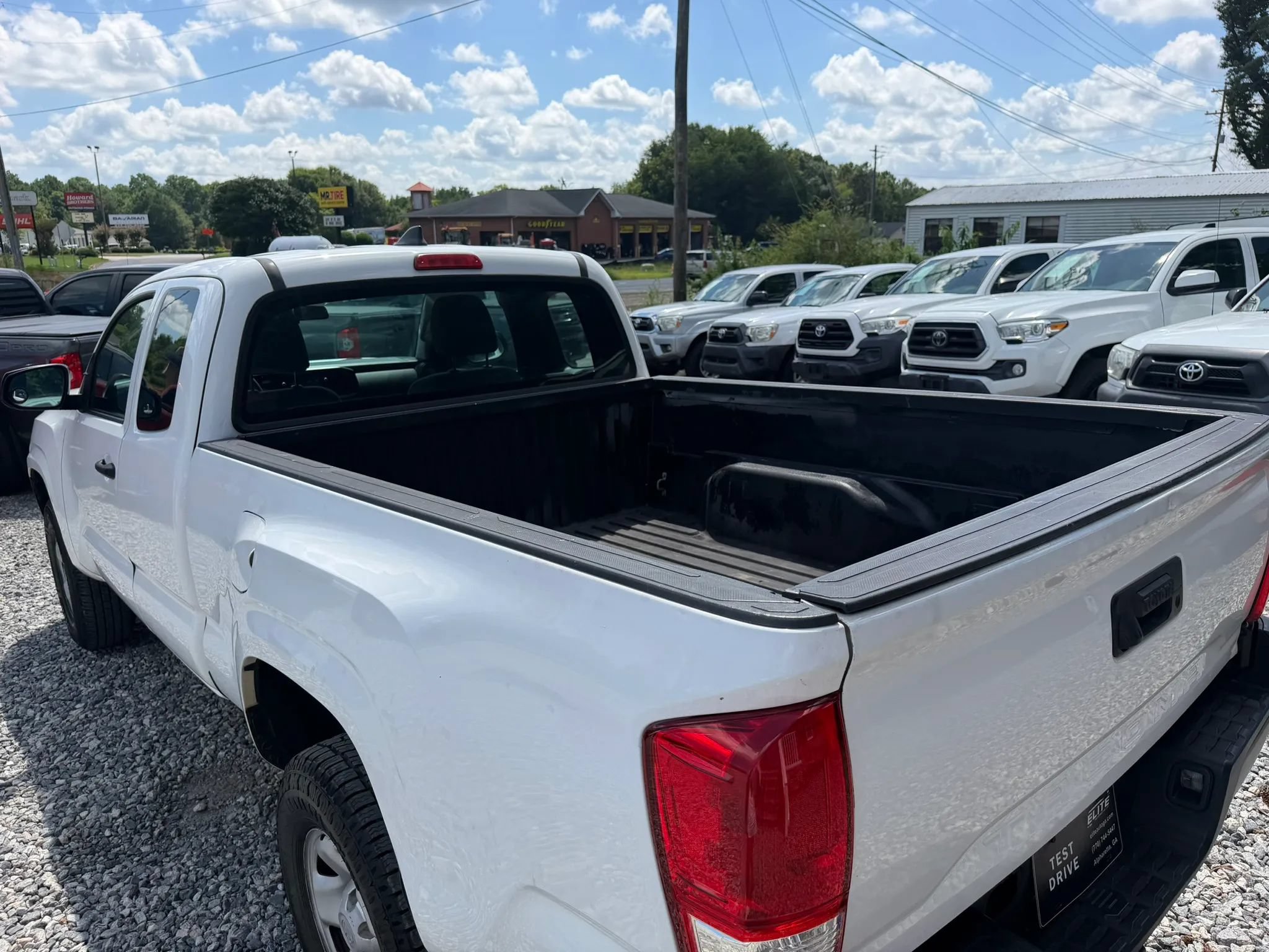 Used 2016 Toyota Tacoma SR RWD image 9