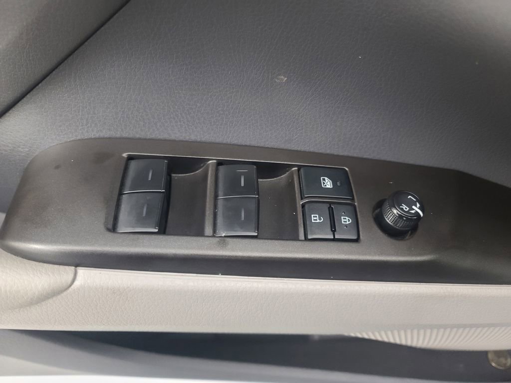 Used 2022 Toyota Camry SE w/ Cold Weather Package image 23