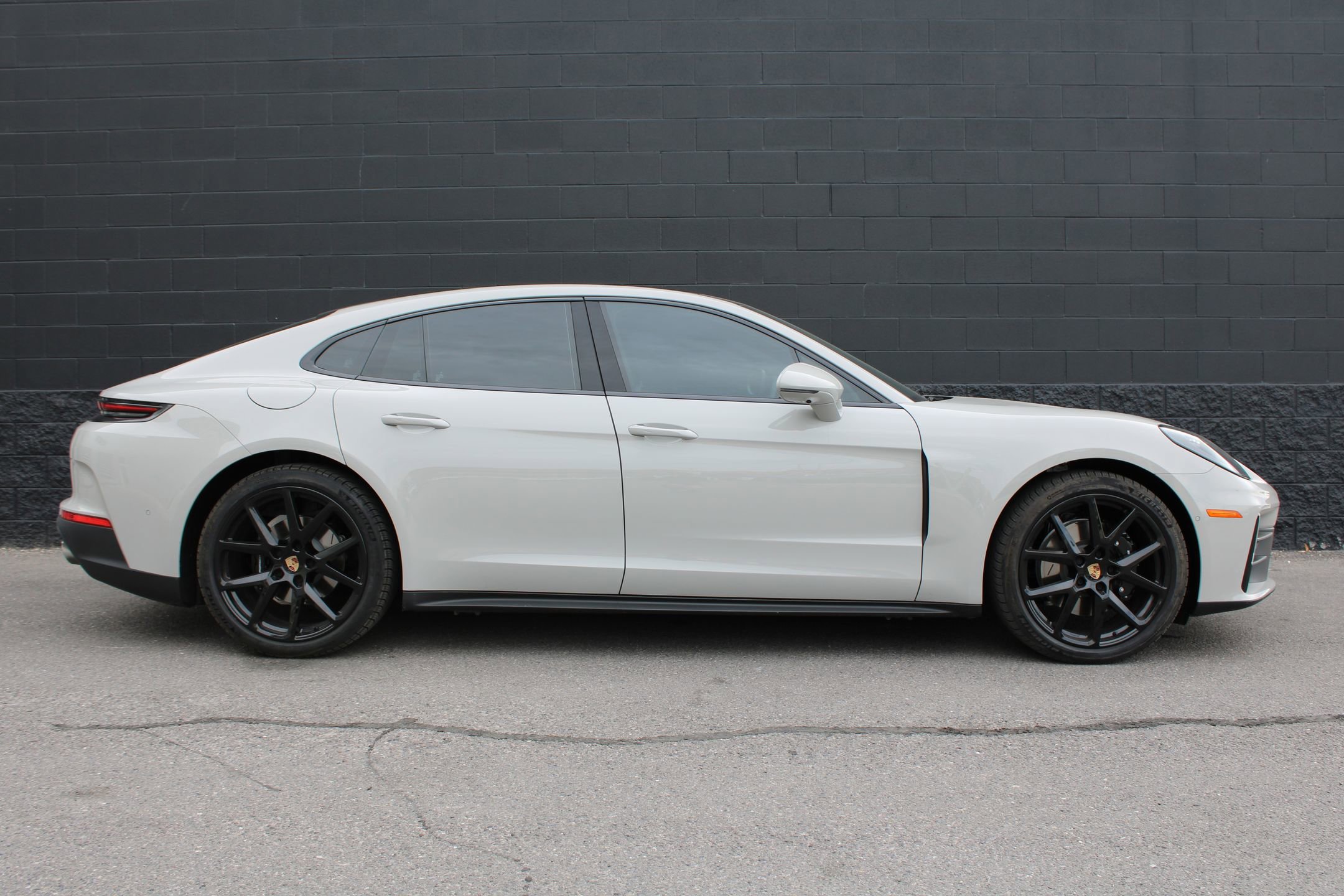 Certified 2025 Porsche Panamera 4 image 9