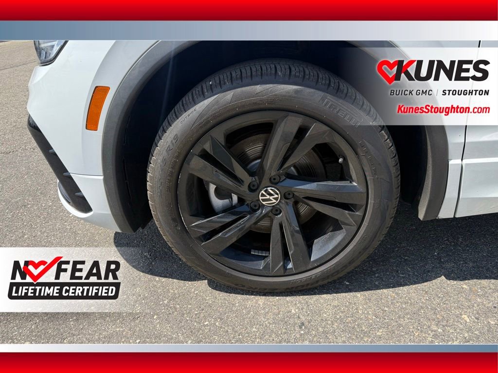 Used 2024 Volkswagen Tiguan SE R-Line AWD/4WD image 16
