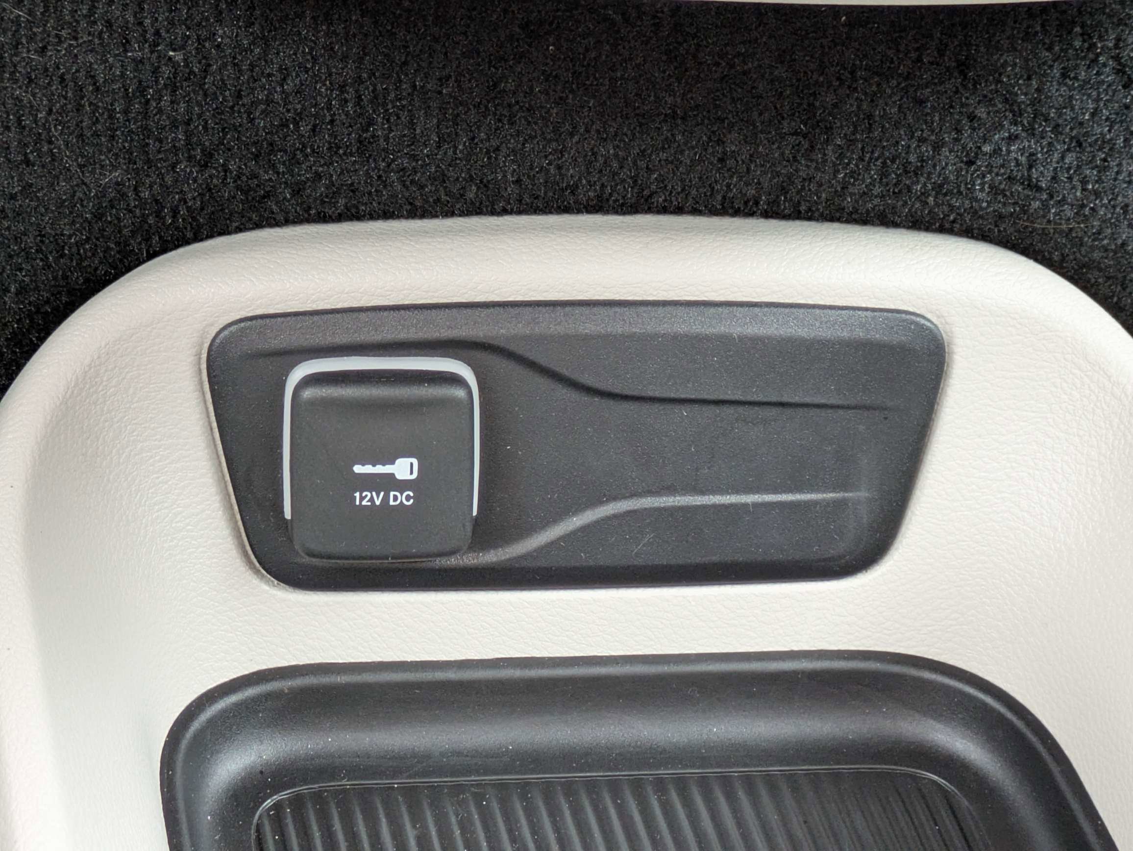 Used 2024 Chrysler Voyager LX FWD image 29