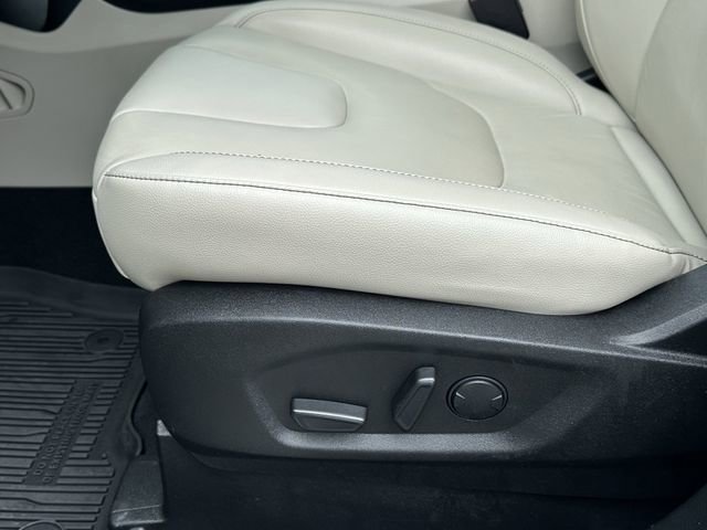 Used 2022 Ford Edge Titanium w/ Class II Trailer Tow Package AWD/4WD image 27