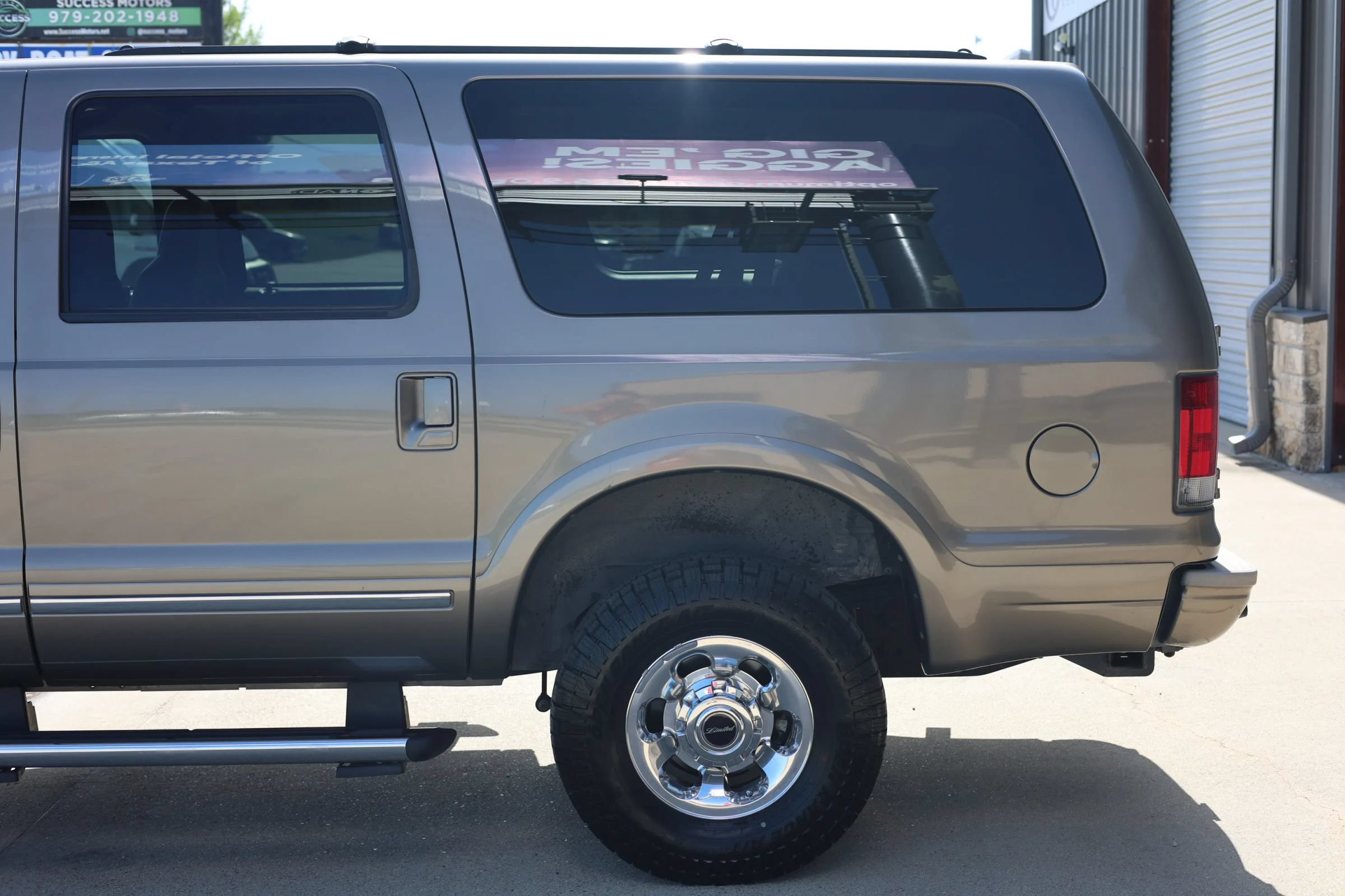 Used 2004 Ford Excursion Limited AWD/4WD image 12