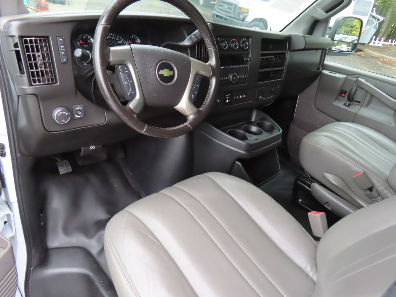 Used 2019 Chevrolet Express 2500 w/ Driver Convenience Package image 5