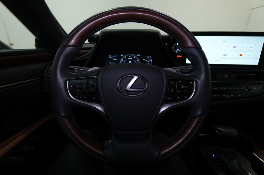 Used 2023 Lexus ES 350 Luxury w/ Accessory Package (Z2) image 40