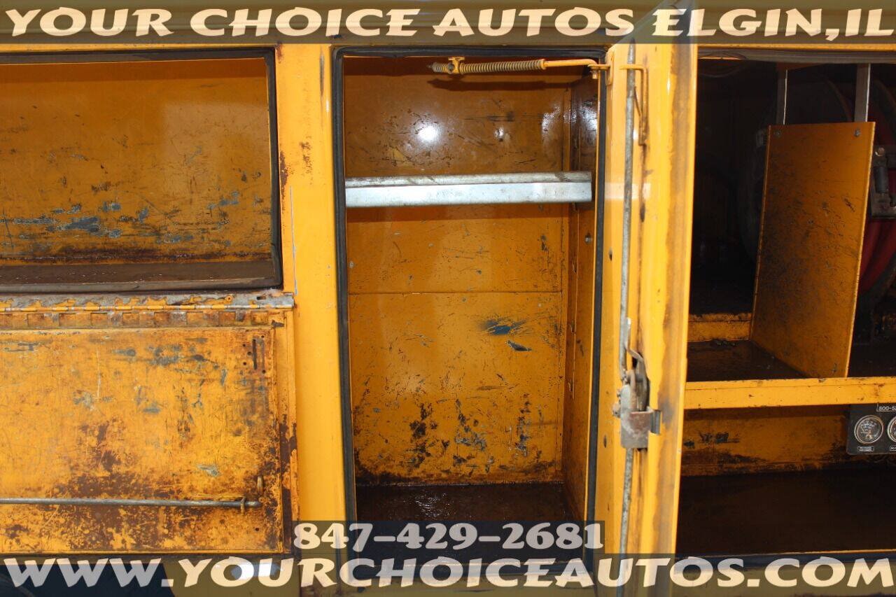 Used 2009 Ford F550 2WD Regular Cab Super Duty image 19
