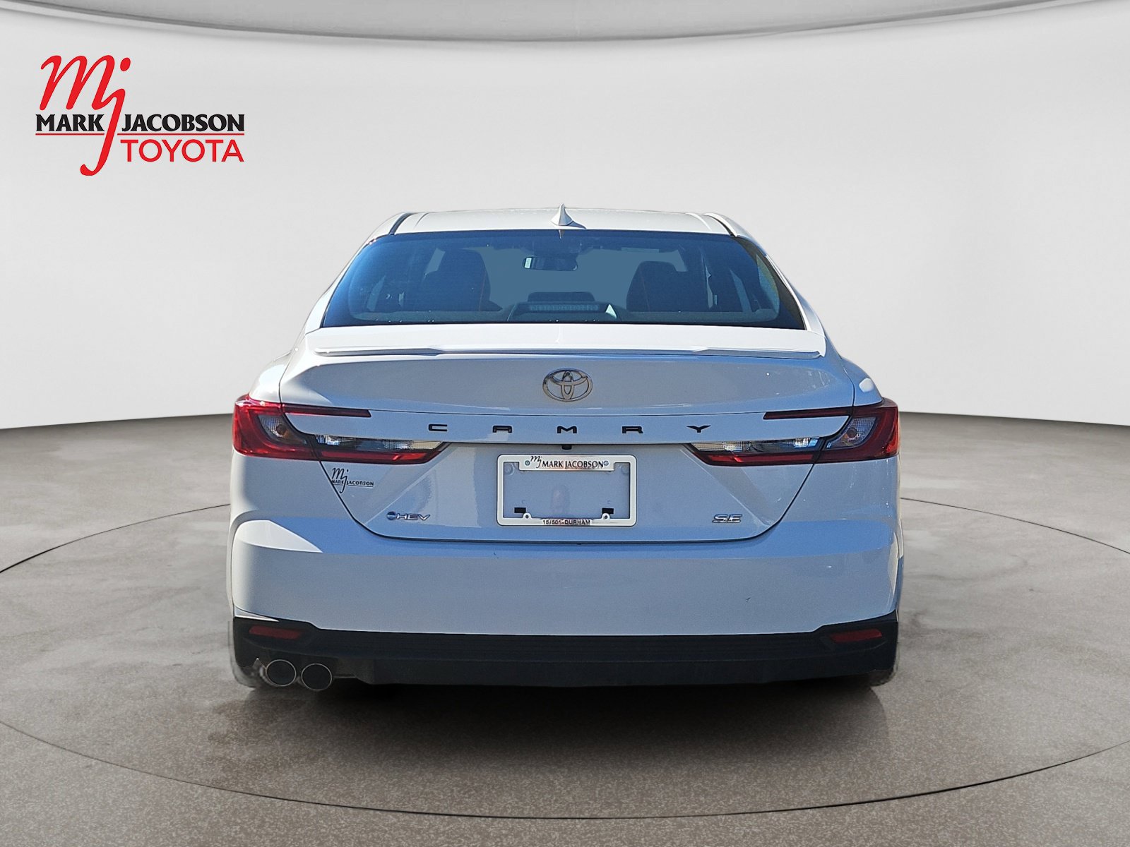 Used 2025 Toyota Camry SE FWD image 11