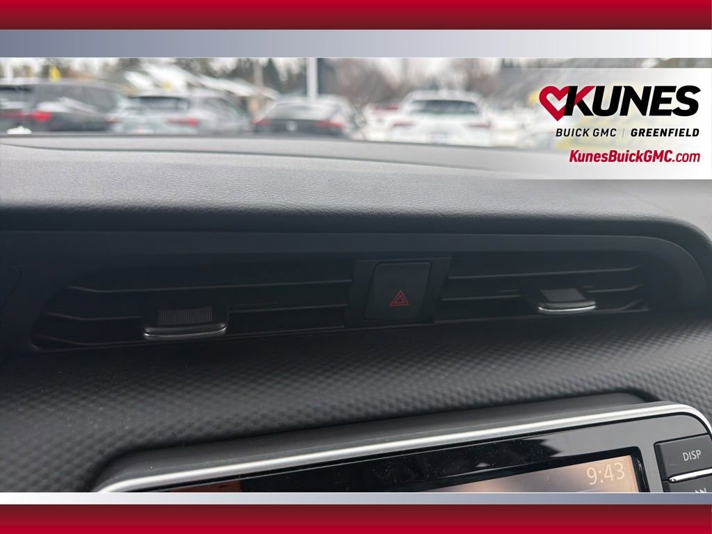 Used 2024 Nissan Kicks S image 31