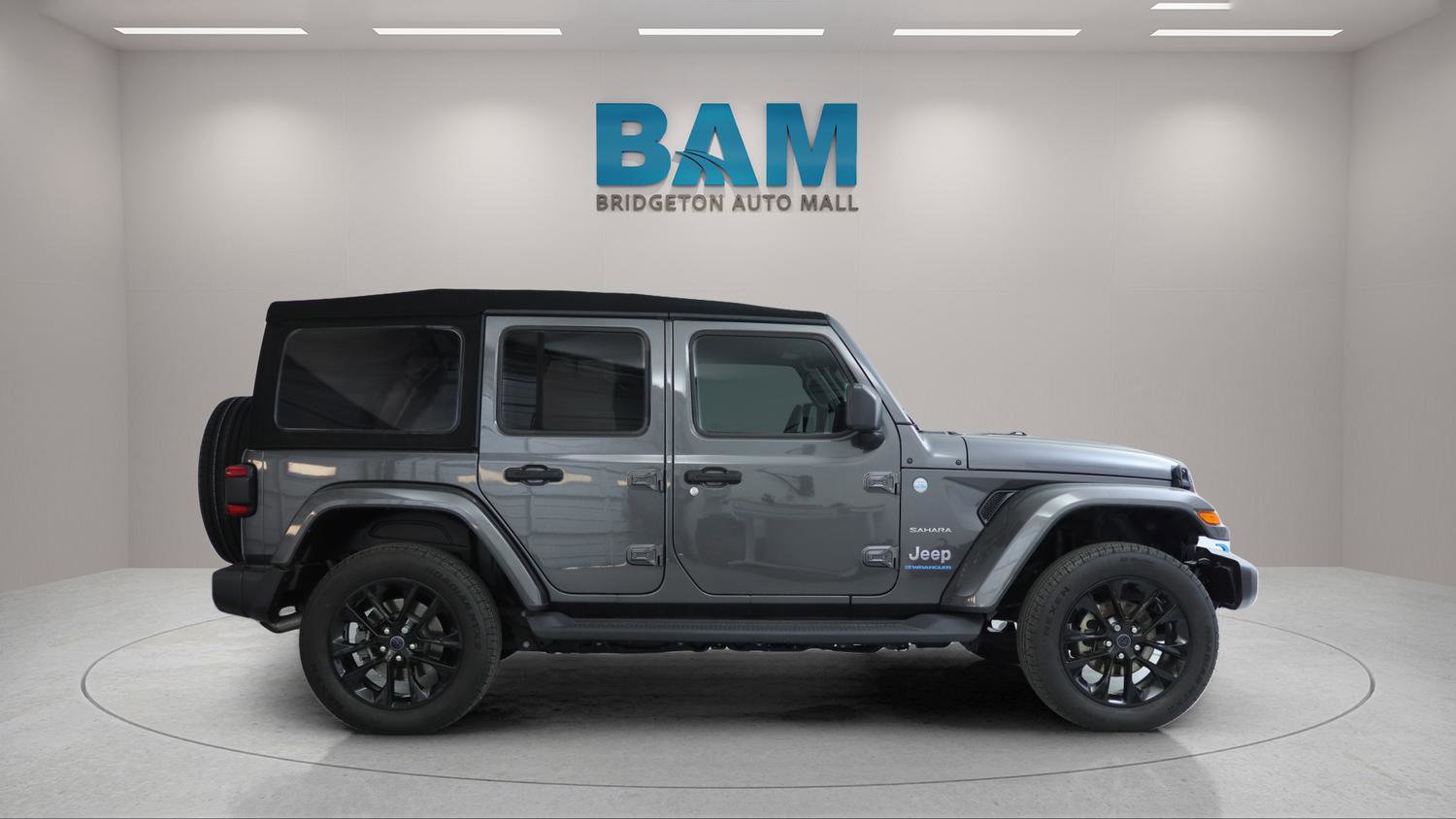 Used 2024 Jeep Wrangler Unlimited Sahara w/ Technology Group AWD/4WD image 8
