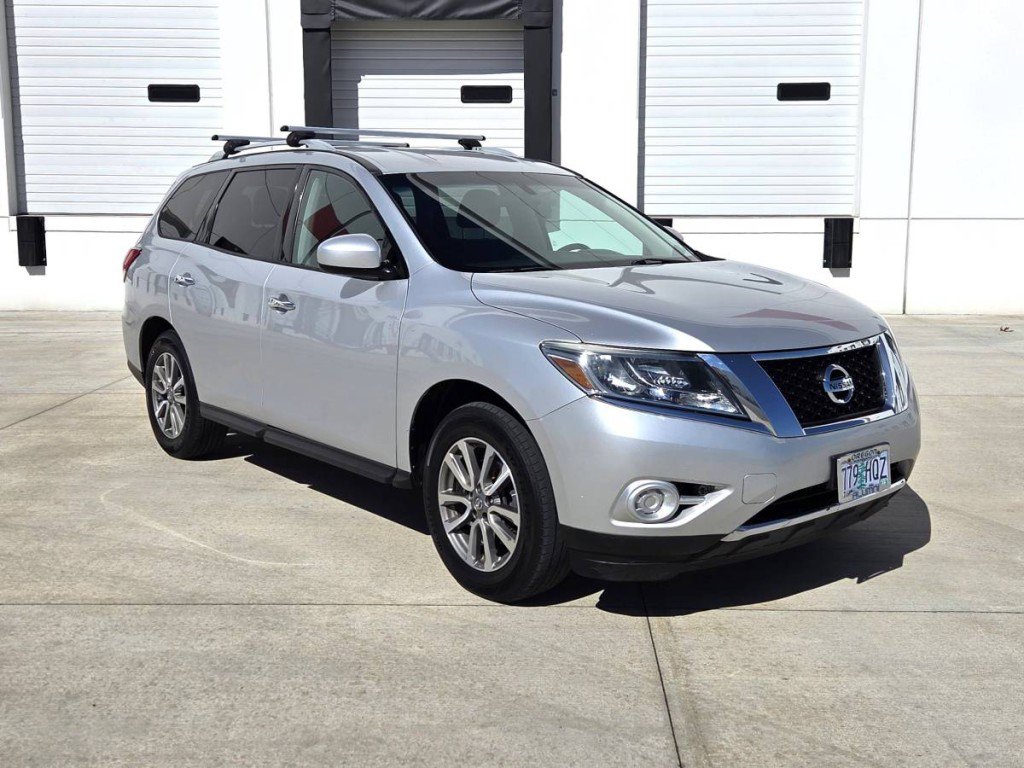 Used 2013 Nissan Pathfinder SV AWD/4WD image 3