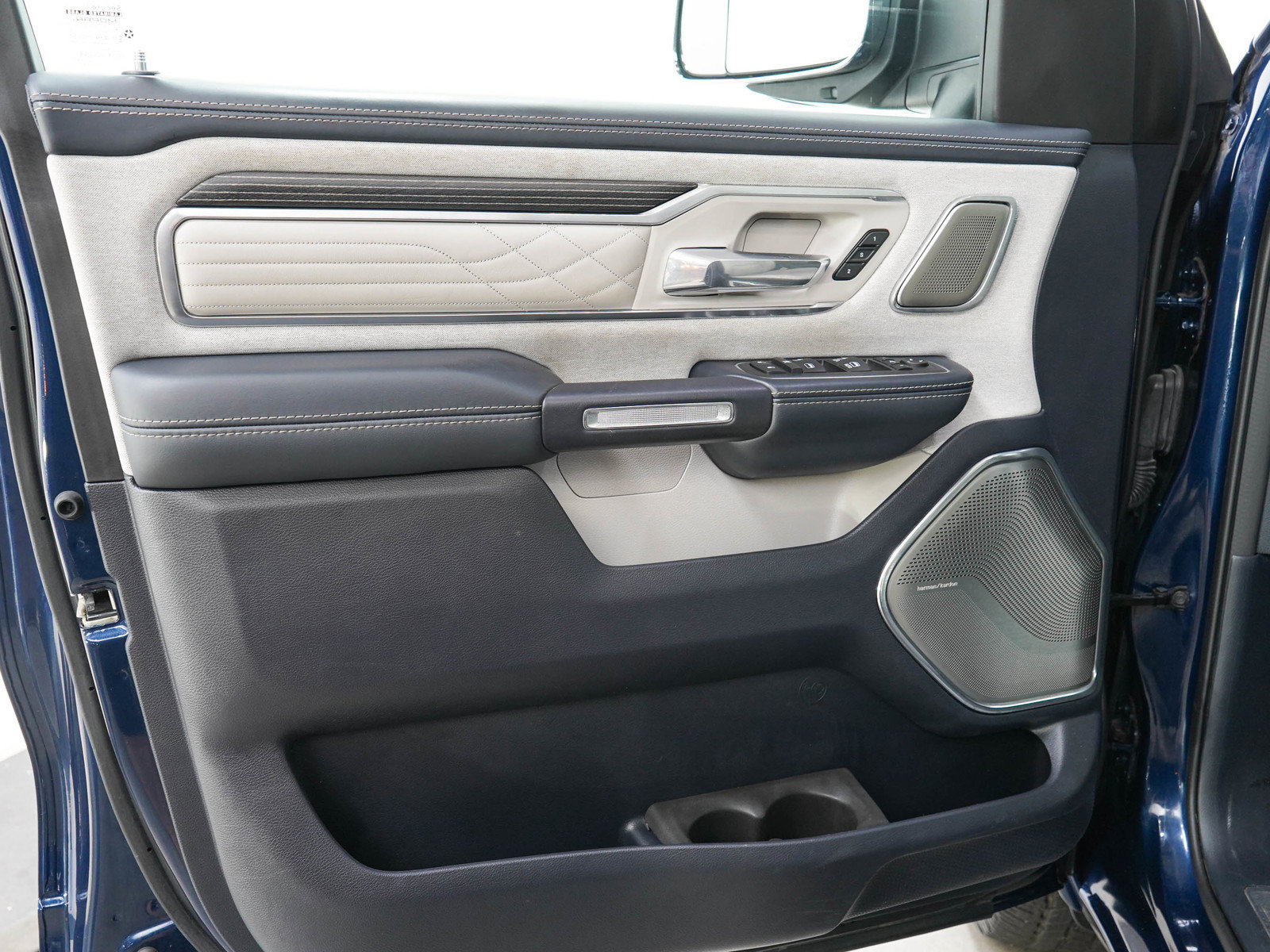 Used 2022 RAM 1500 Limited AWD/4WD image 23