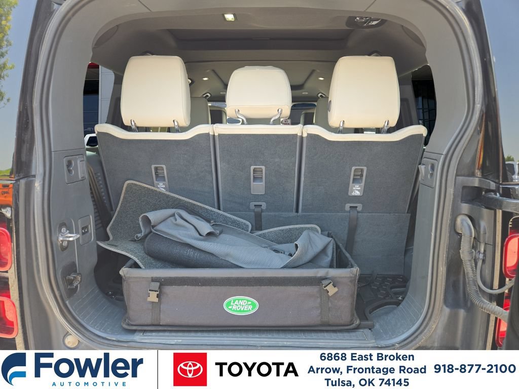 Used 2023 Land Rover Defender 130 SE AWD/4WD image 28