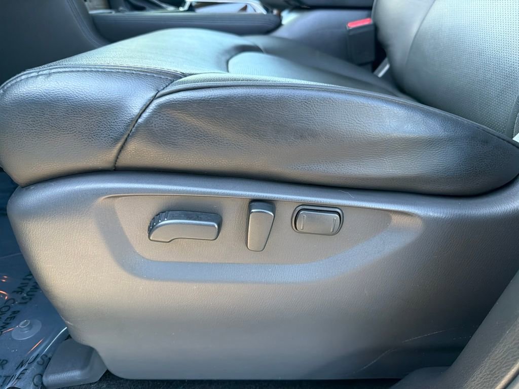Used 2024 Nissan Armada SL w/ Captain's Chairs Package RWD image 16