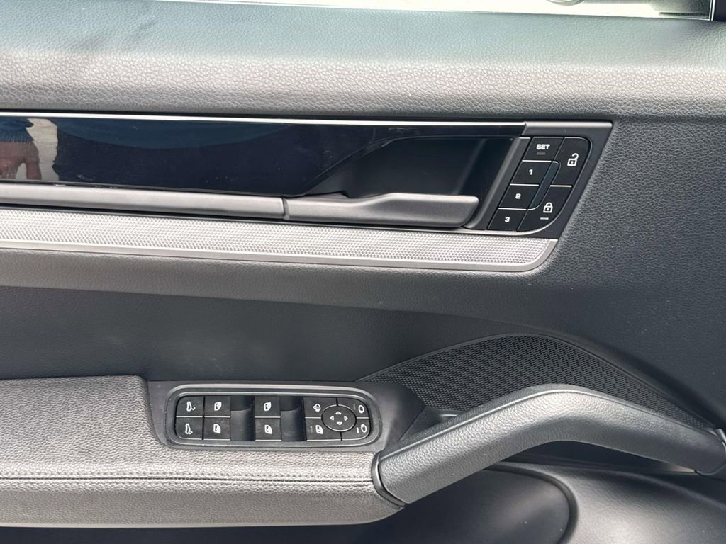 Certified 2024 Porsche Cayenne image 23