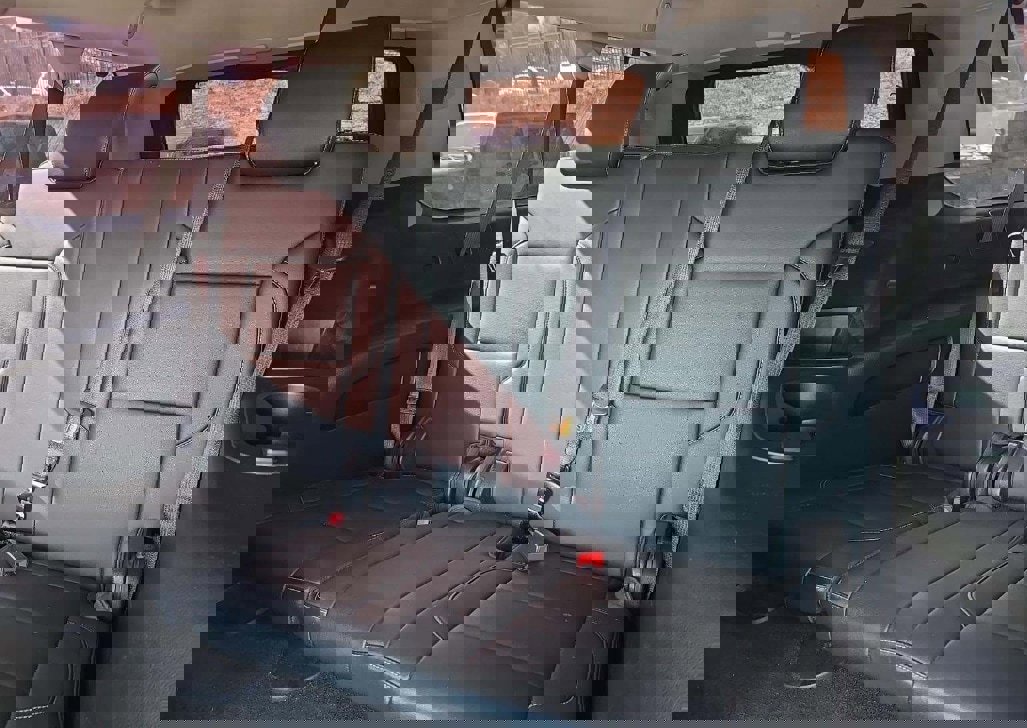 Used 2018 Chevrolet Suburban LT w/ Luxury Package image 13