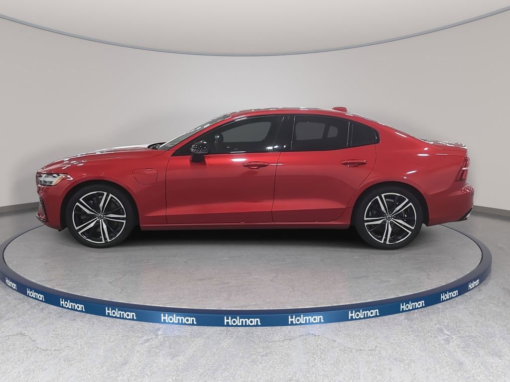 Used 2022 Volvo S60 T8 R-Design image 9