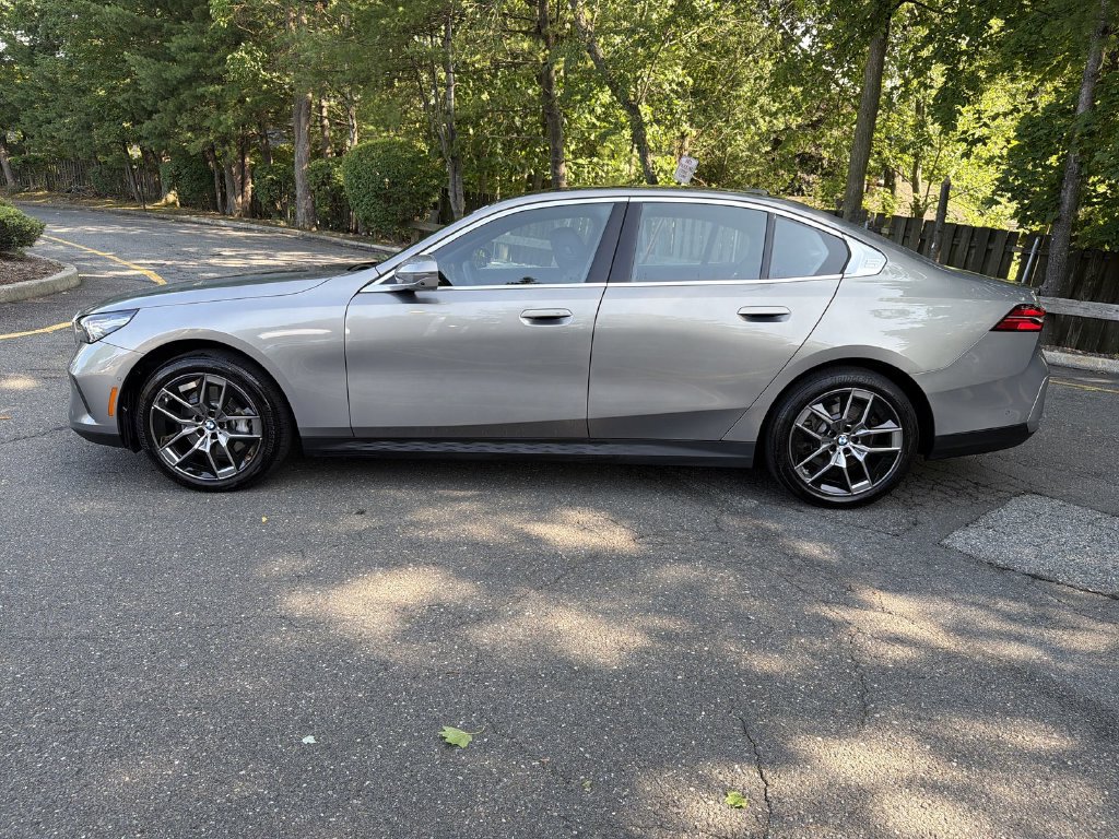 Used 2026 BMW 530i xDrive w/ Premium Package AWD/4WD image 11