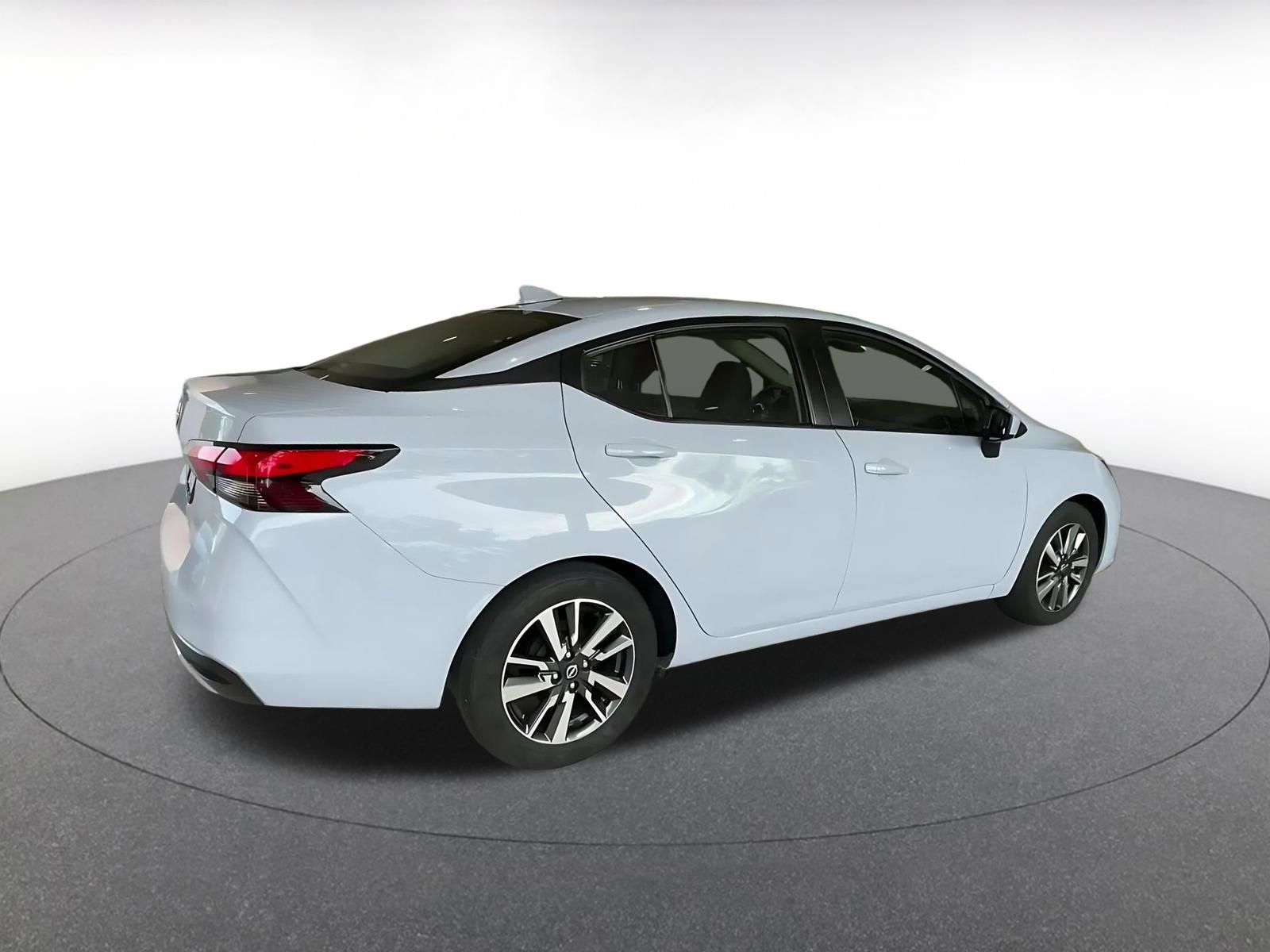 Used 2025 Nissan Versa SV image 15