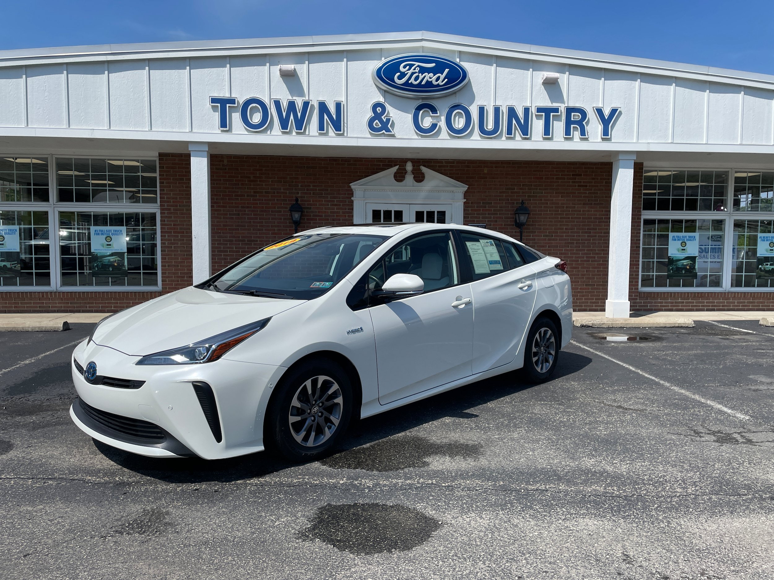 Used 2019 Toyota Prius Limited FWD image 1