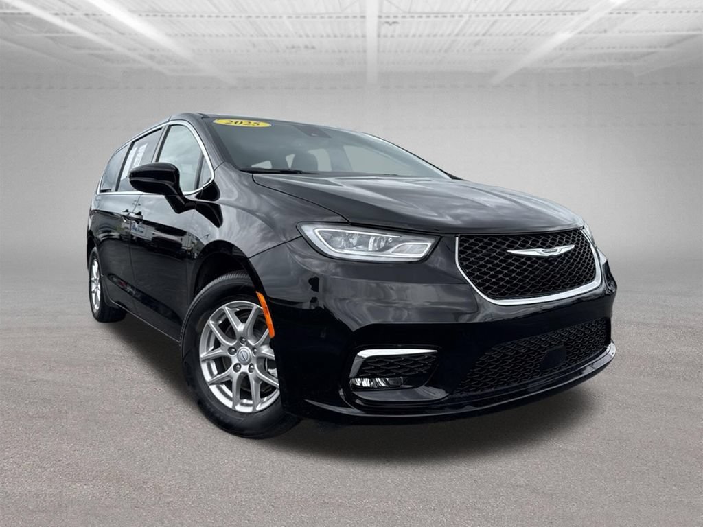 Used 2025 Chrysler Pacifica Select FWD image 45
