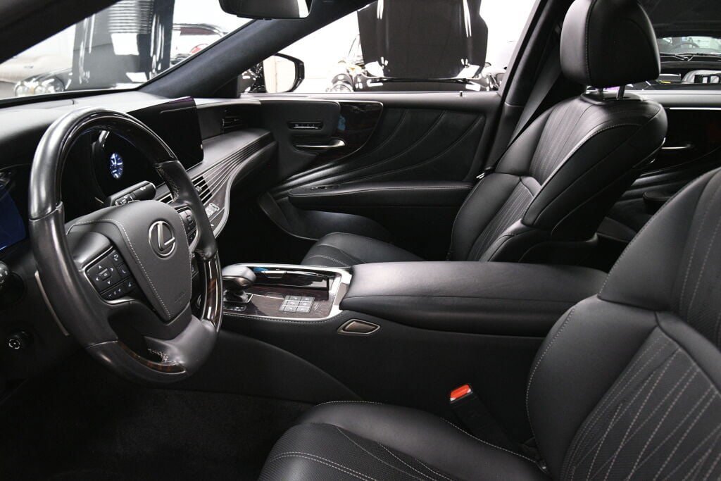 Used 2023 Lexus LS 500 AWD image 21