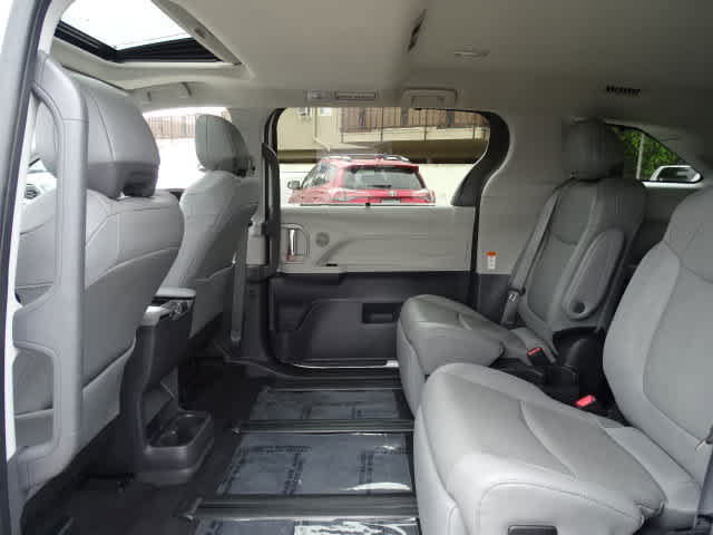 Used 2023 Toyota Sienna Limited AWD/4WD image 19