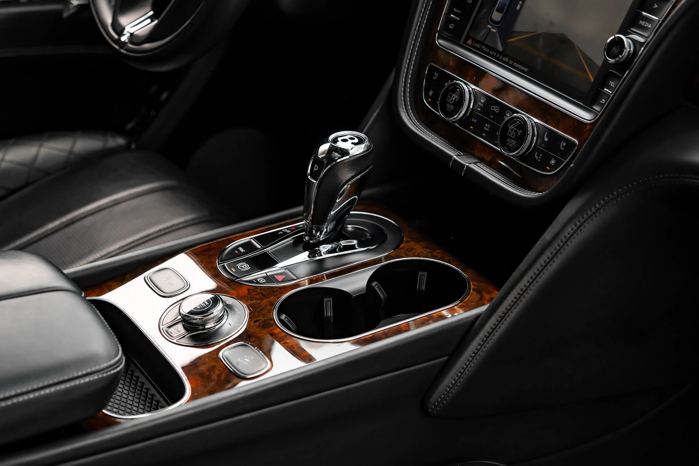 Used 2019 Bentley Bentayga AWD/4WD image 25