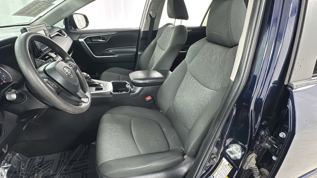 Used 2022 Toyota RAV4 XLE image 10