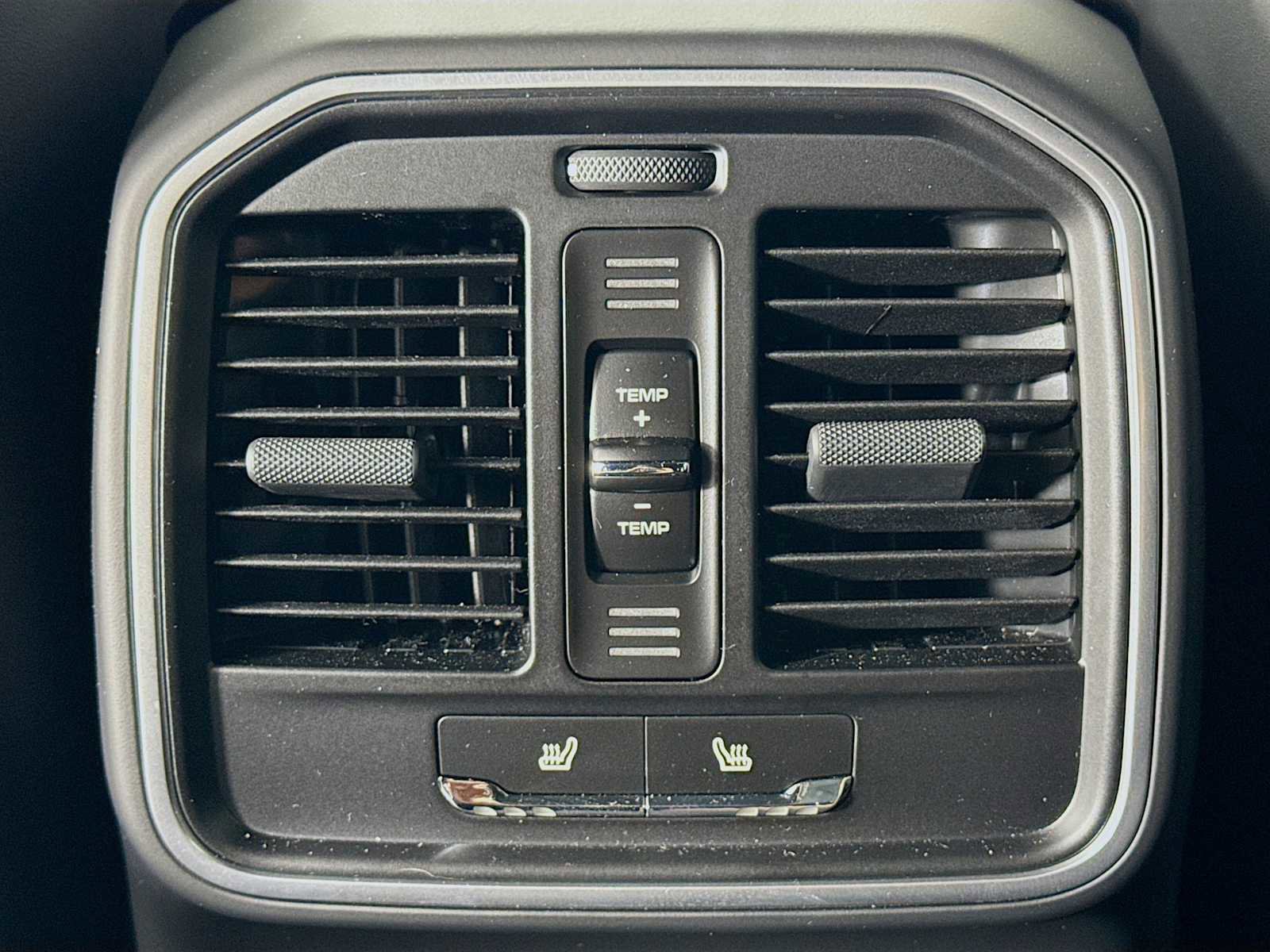 Certified 2025 Porsche Macan T image 27