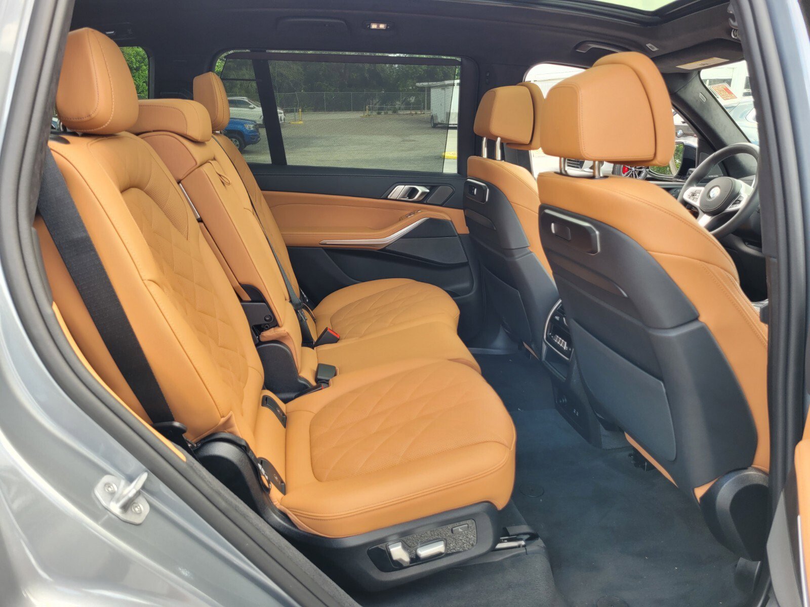 New 2025 BMW X7 xDrive40i w/ M Sport Package image 16