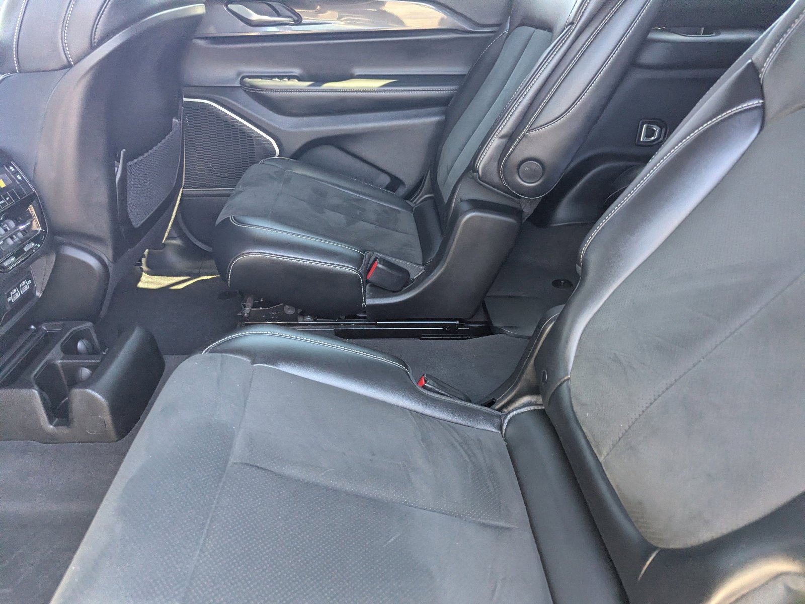 Used 2021 Jeep Grand Cherokee L Altitude image 16