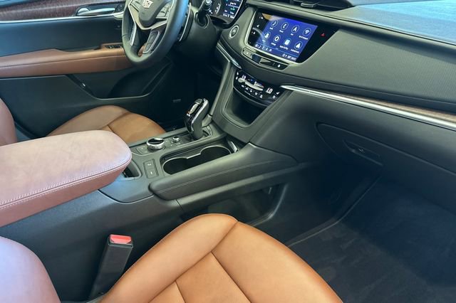 Certified 2025 Cadillac XT5 Sportv w/ Technology Package image 16