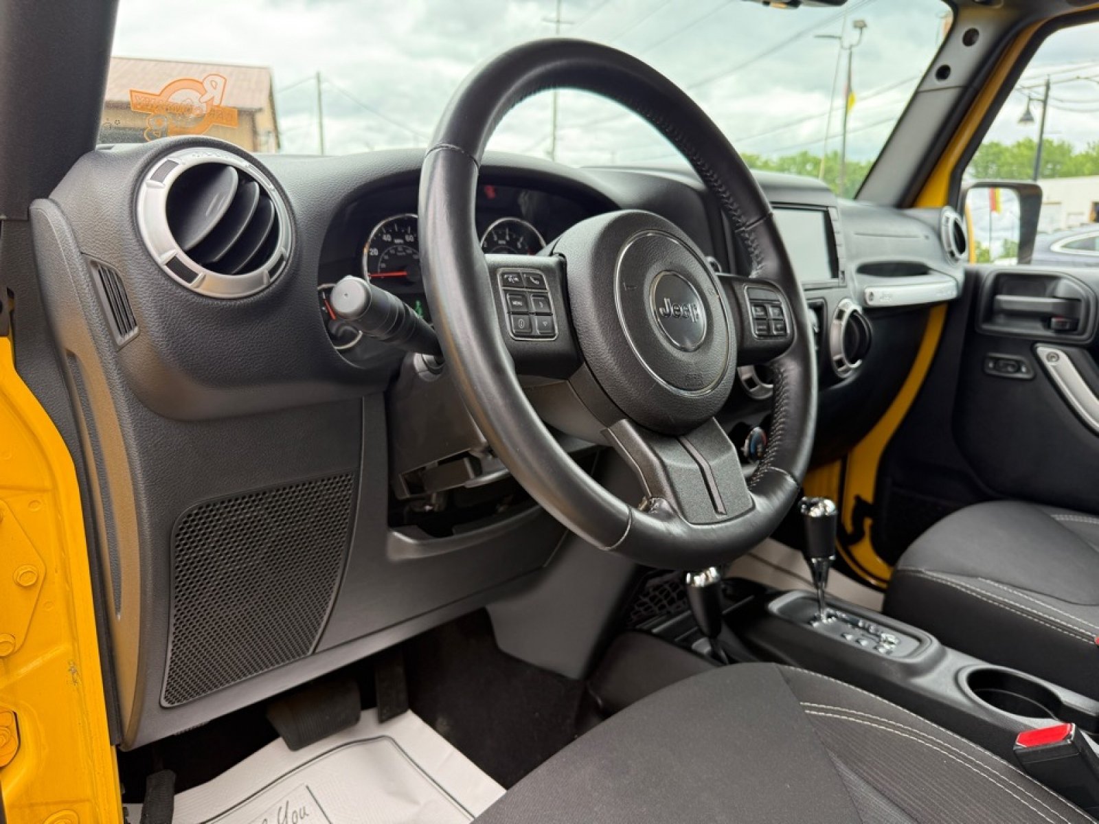 Used 2015 Jeep Wrangler Unlimited Sahara w/ Dual Top Group AWD/4WD image 19
