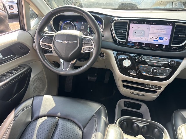 Used 2023 Chrysler Pacifica Touring-L FWD image 12